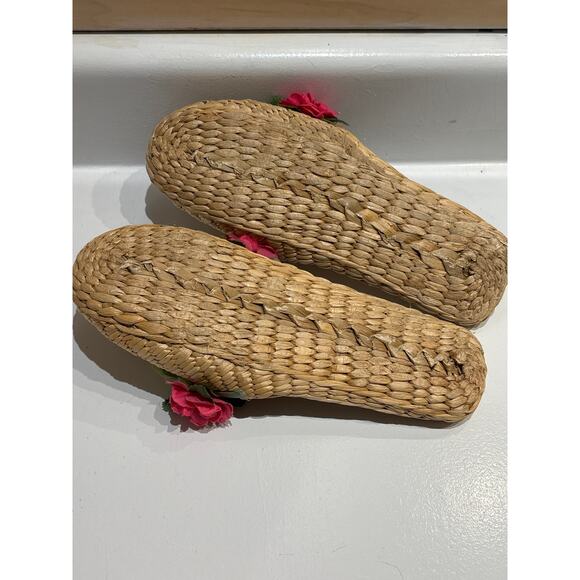 TWO’S COMPANY Woven Boho Rattan Flower Slide Slippers Medium 8-8.5 - Picture 4 of 6